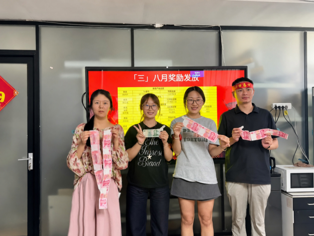 从社交媒体线索到两个 40 英尺集装箱:与阿拉木图新客户的五个月旅程 从社交媒体线索到两个 40 英尺集装箱:与阿拉木图新客户的五个月旅程